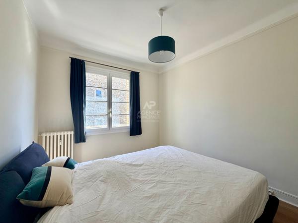 "Versailles Notre-Dame" Dernier étage - appartement meublé de 3 pièces de 61 m² avec vue imprenable sur l'église Notre Dame ! Loyer 1 850 €/mois charges comprises **  - Référence  28030