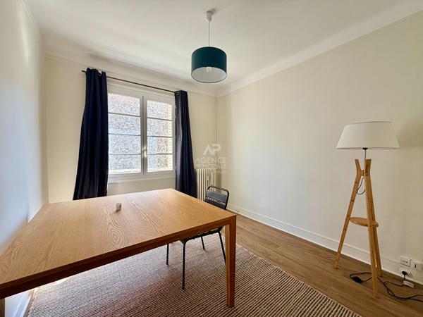 "Versailles Notre-Dame" Dernier étage - appartement meublé de 3 pièces de 61 m² avec vue imprenable sur l'église Notre Dame ! Loyer 1 850 €/mois charges comprises **  - Référence  28030