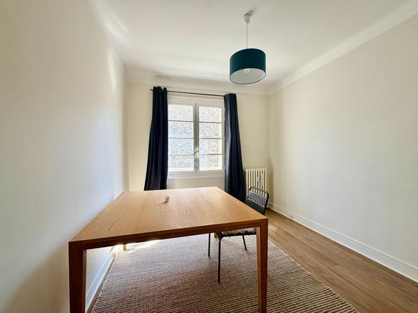 "Versailles Notre-Dame" Dernier étage - appartement meublé de 3 pièces de 61 m² avec vue imprenable sur l'église Notre Dame ! Loyer 1 850 €/mois charges comprises **  - Référence  28030