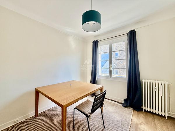 "Versailles Notre-Dame" Dernier étage - appartement meublé de 3 pièces de 61 m² avec vue imprenable sur l'église Notre Dame ! Loyer 1 850 €/mois charges comprises **  - Référence  28030