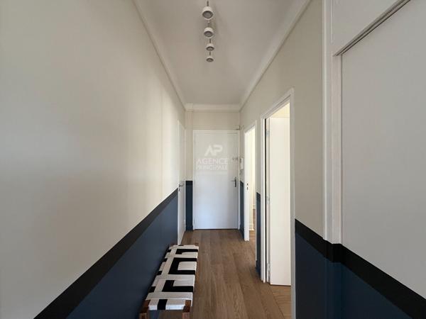 "Versailles Notre-Dame" Dernier étage - appartement meublé de 3 pièces de 61 m² avec vue imprenable sur l'église Notre Dame ! Loyer 1 850 €/mois charges comprises **  - Référence  28030