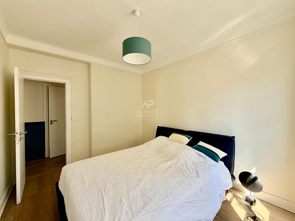 "Versailles Notre-Dame" Dernier étage - appartement meublé de 3 pièces de 61 m² avec vue imprenable sur l'église Notre Dame ! Loyer 1 850 €/mois charges comprises **  - Référence  28030