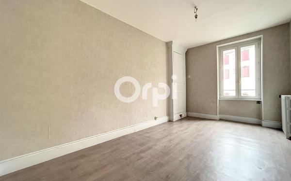 Immeuble à vendre    6 pièces •  Saint-Éloy-les-Mines