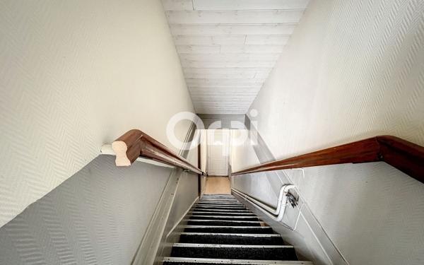 Immeuble à vendre    6 pièces •  Saint-Éloy-les-Mines