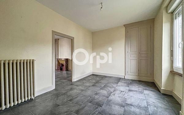 Immeuble à vendre    6 pièces •  Saint-Éloy-les-Mines