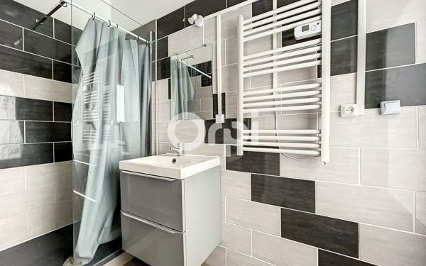 Immeuble à vendre    6 pièces •  Saint-Éloy-les-Mines