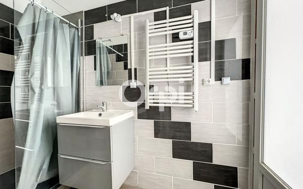 Immeuble à vendre    6 pièces •  Saint-Éloy-les-Mines