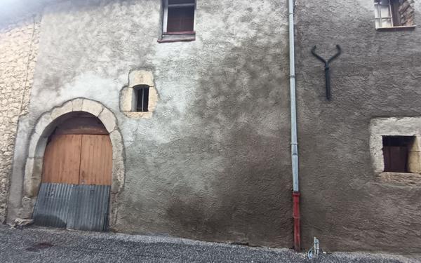 Maison à vendre    2 pièces •  Orpierre