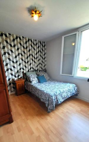 Limite Orléans Madeleine. T4 lumineux. Balconnet. Parking. Cave. Proche transports, commerces et services