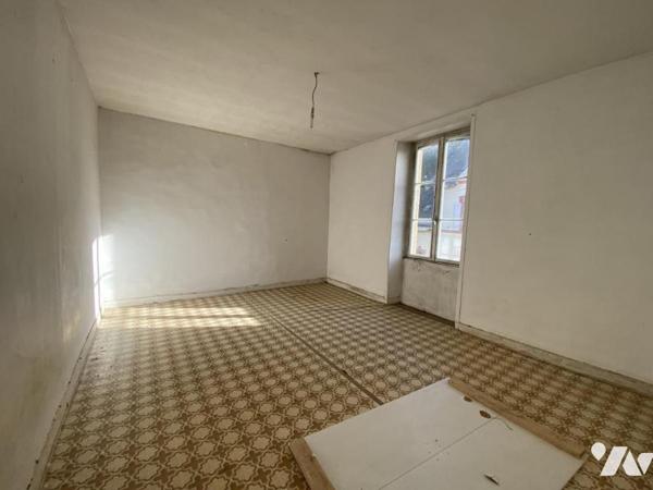 A VENDRE - IMMEUBLE - ERNEE 