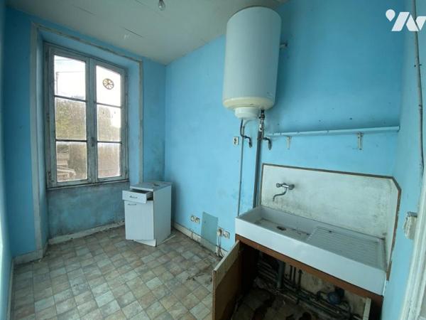 A VENDRE - IMMEUBLE - ERNEE 