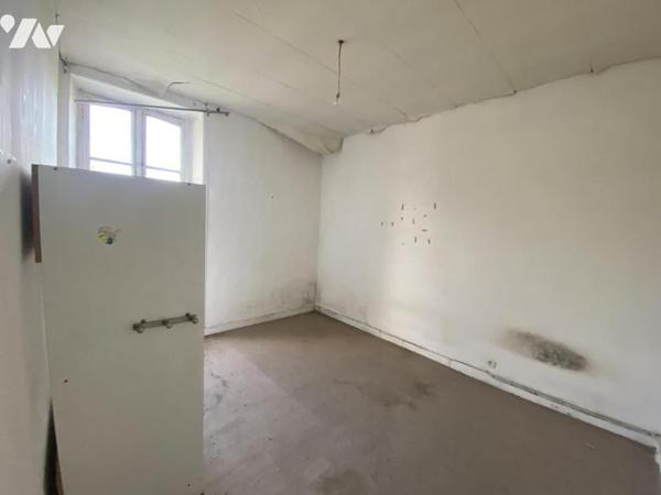 A VENDRE - IMMEUBLE - ERNEE 