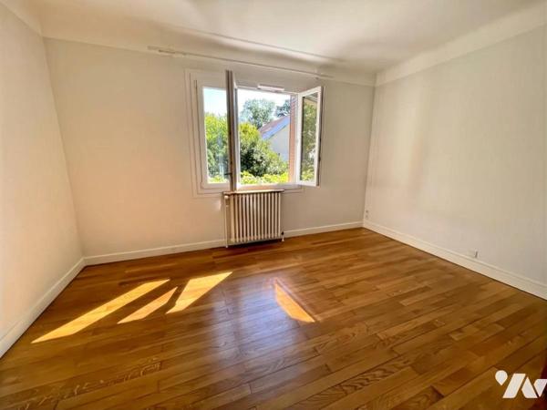 MAISON composée de 3 appartements loués