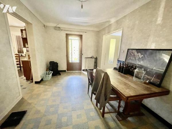MAISON composée de 3 appartements loués