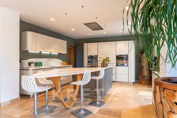 Propriété familiale et dépendances aux prestations haut de gamme