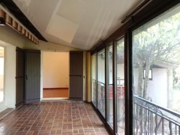 Villa T4 de 102m2 sur 1907de terrain avec 2 garages.