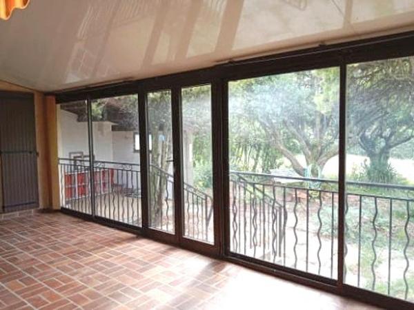 Villa T4 de 102m2 sur 1907de terrain avec 2 garages.