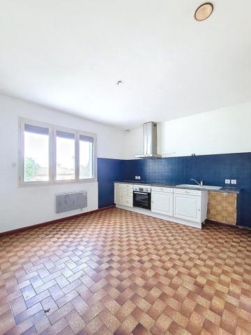 Villa T4 de 102m2 sur 1907de terrain avec 2 garages.