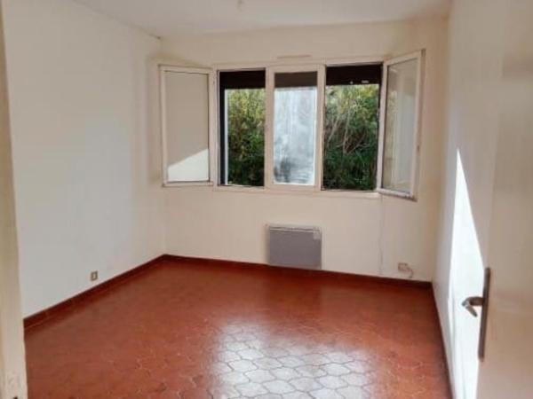 Villa T4 de 102m2 sur 1907de terrain avec 2 garages.