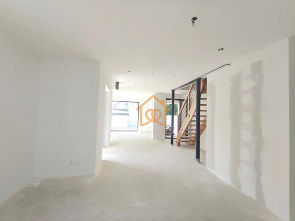 À Geispolsheim Village : Appartement avec garage, parking et un are de terrain