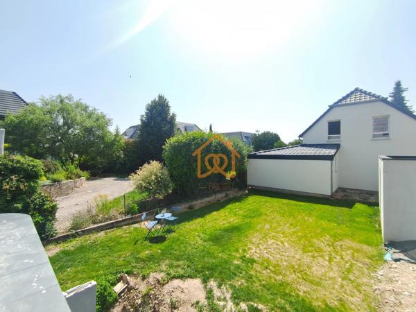 À Geispolsheim Village : Appartement avec garage, parking et un are de terrain