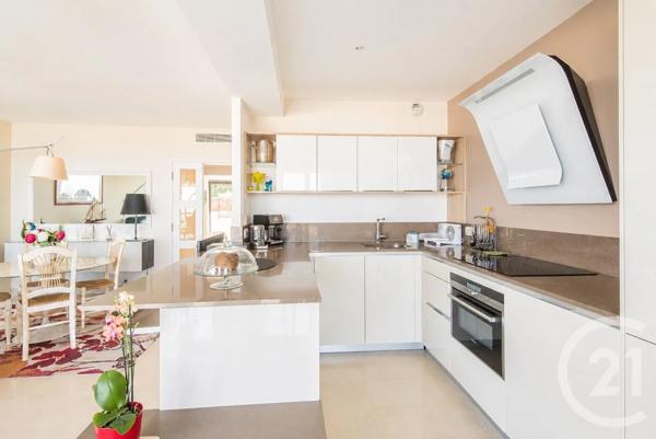 Appartement F3 à vendre  3 pièces - 63,42 m 2   VILLEFRANCHE SUR MER  - 06