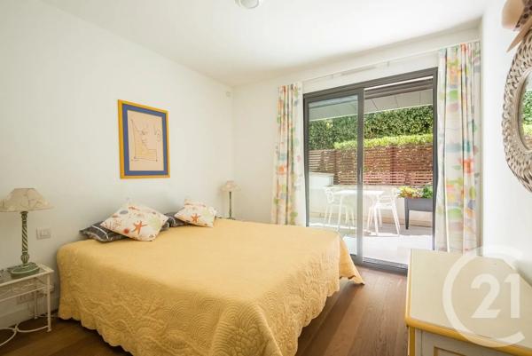 Appartement F3 à vendre  3 pièces - 63,42 m 2   VILLEFRANCHE SUR MER  - 06