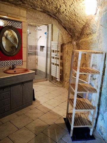 MAGNIFIQUE HABITATION TROGLODYTIQUE - BOURRE