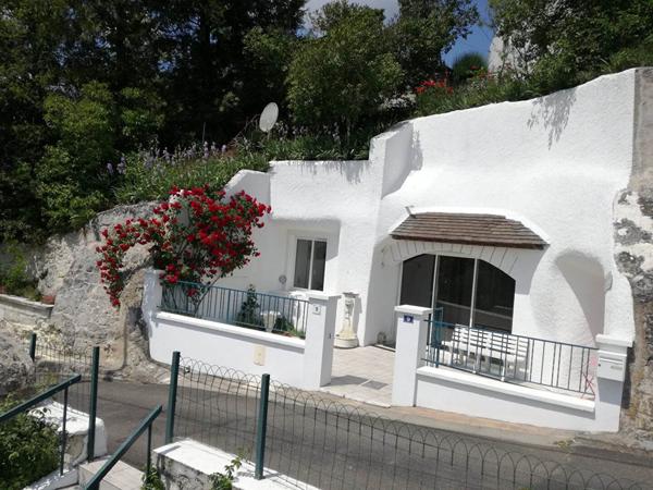 MAGNIFIQUE HABITATION TROGLODYTIQUE - BOURRE