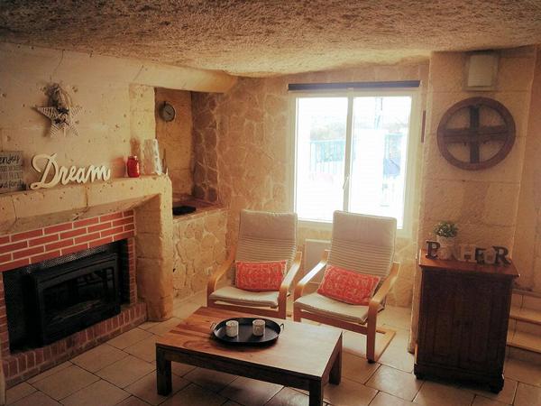 MAGNIFIQUE HABITATION TROGLODYTIQUE - BOURRE