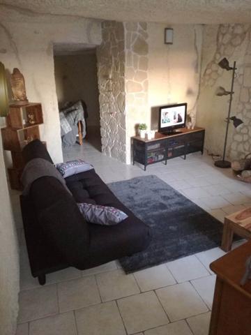 MAGNIFIQUE HABITATION TROGLODYTIQUE - BOURRE