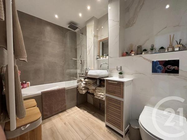Appartement F4 à vendre  4 pièces - 70,56 m 2   LE CANNET  - 06