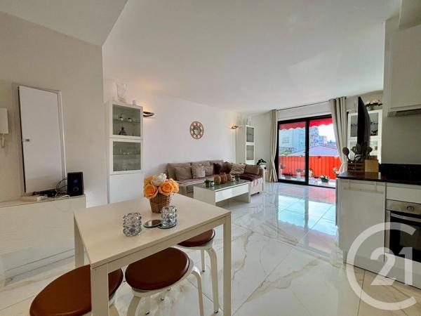 Appartement F4 à vendre  4 pièces - 70,56 m 2   LE CANNET  - 06