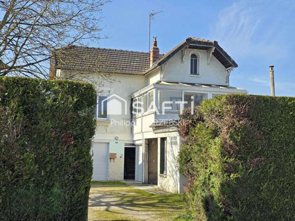 Maison familiale proche commerces et écoles.