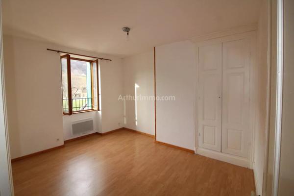 Location                                                      Appartement
                        
                     3 pièces                      55 m2                     à Virieu-le-Grand