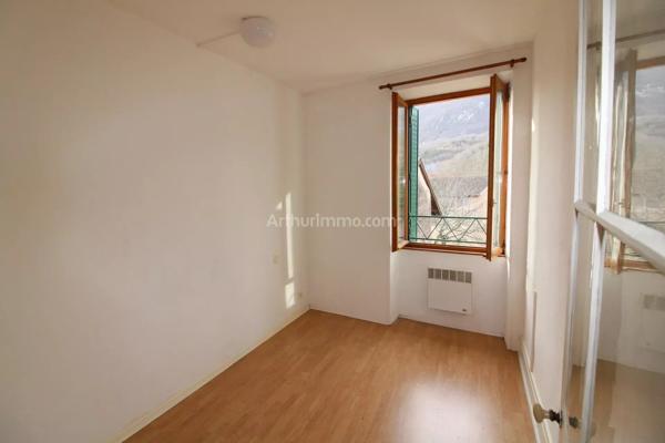 Location                                                      Appartement
                        
                     3 pièces                      55 m2                     à Virieu-le-Grand