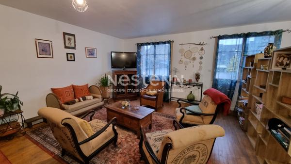 Immeuble Lanfains, 5 minutes de QUINTIN, local commercial et 2 appartements T4