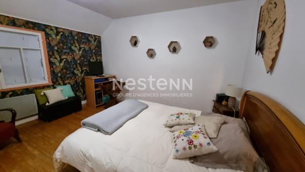 Immeuble Lanfains, 5 minutes de QUINTIN, local commercial et 2 appartements T4