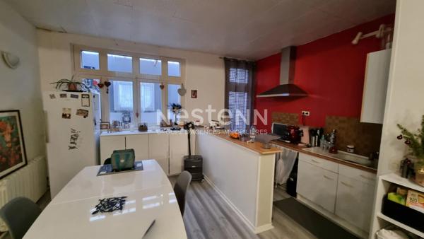 Immeuble Lanfains, 5 minutes de QUINTIN, local commercial et 2 appartements T4