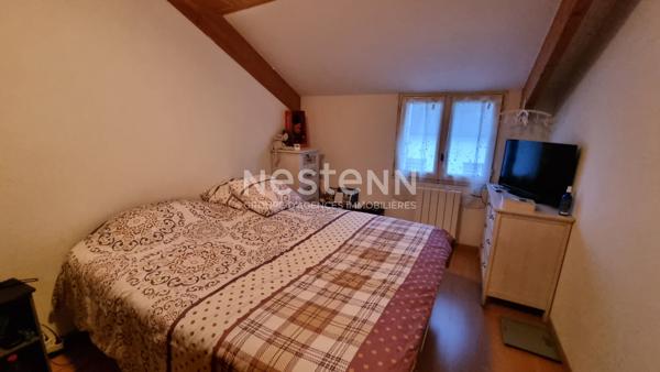 Immeuble Lanfains, 5 minutes de QUINTIN, local commercial et 2 appartements T4