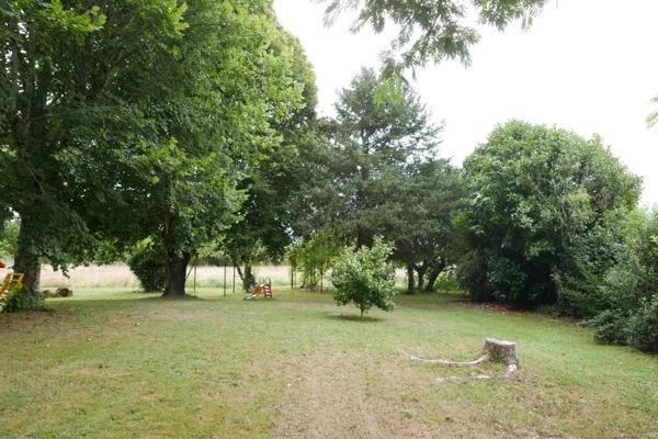 Mussidan (24400) La campagne dans un bourg!