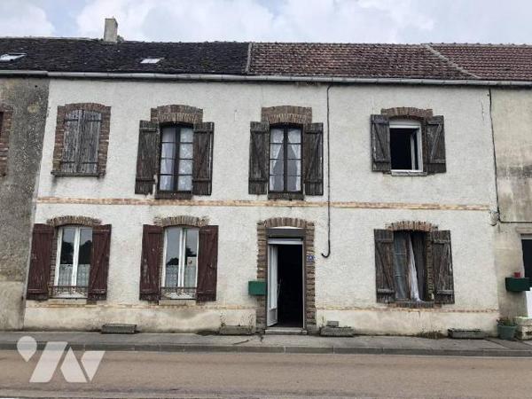 Maison d'habitation comprenant : une entrée, une cuisine, un salon, une salle à manger, une sal...