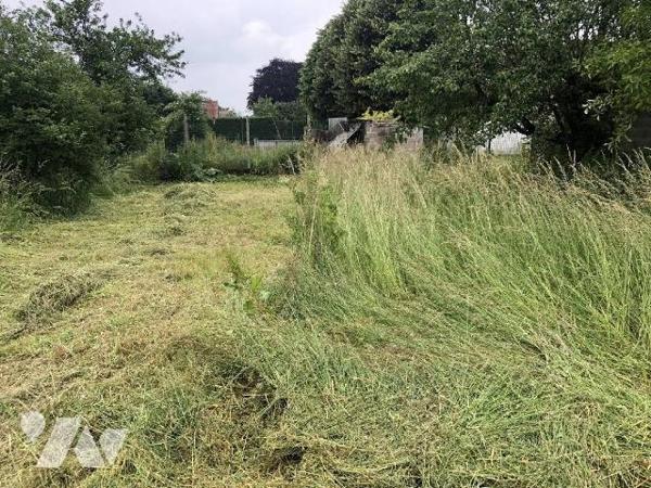 Maison d'habitation comprenant : une entrée, une cuisine, un salon, une salle à manger, une sal...