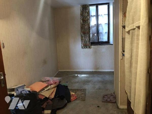 Maison d'habitation comprenant : une entrée, une cuisine, un salon, une salle à manger, une sal...