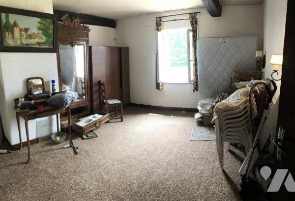 Maison d'habitation comprenant : une entrée, une cuisine, un salon, une salle à manger, une sal...