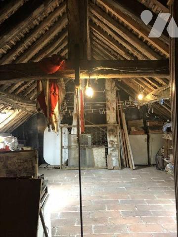 Maison d'habitation comprenant : une entrée, une cuisine, un salon, une salle à manger, une sal...