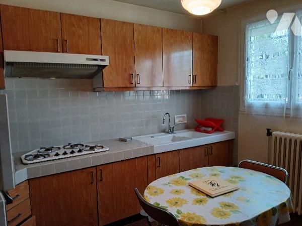 BELLE MAISON D'HABITATION sur sous-sol