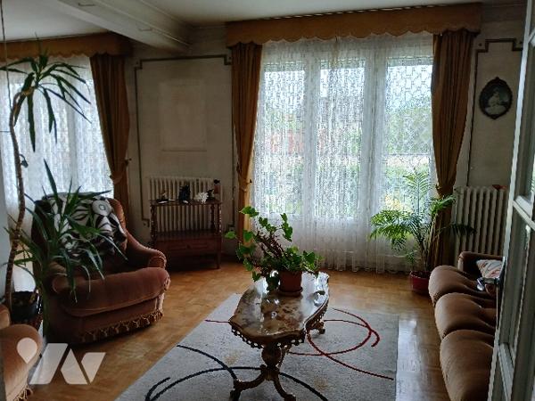 BELLE MAISON D'HABITATION sur sous-sol