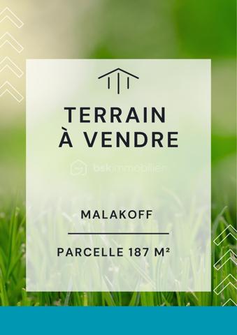 Dans un environnement pavillonnaire calme et résidentiel, à proximité de la gare de Clamart (transilien ligne N et future ligne 15), des écoles et des commerces, découvrez cette parcelle de 187 m² offrant un beau potentiel pour un projet de maison individuelle.

Actuellement occupée par une petite construction en mauvais état, destinée à être démolie, cette parcelle est située en zone U3g du PLUi Vallée Sud – Grand Paris, avec les indices E11 / T9 / H11 / A5, et est hors zone de carrières.

Le règlement d'urbanisme applicable prévoit notamment une emprise au sol maximale de 50 %, ainsi qu'une hauteur maximale réglementaire de 12 mètres, sous réserve du respect de l'ensemble des règles d'urbanisme applicables au futur projet.

Sa configuration, d'environ 8 m de largeur pour 23 m de profondeur, offre un profil de parcelle particulièrement adapté à l'imagination d'un projet de maison de ville sur plusieurs niveaux avec espace extérieur.

Ses atouts :
Terrain viabilisé
Hors zone de carrières
Environnement pavillonnaire calme
Proximité de la gare de Clamart
Écoles et commerces à proximité
Construction existante à démolir
Projet de maison individuelle à imaginer

Les informations relatives aux possibilités de construction sont données à titre indicatif et restent soumises aux dispositions du PLUi en vigueur ainsi qu'à l'instruction du futur projet.