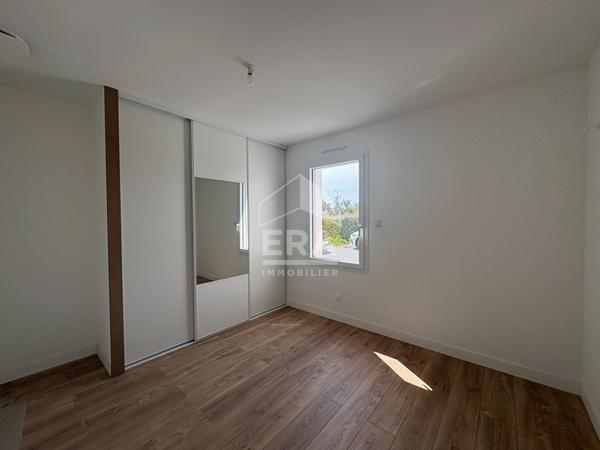 MAISON NEUVE 2022 CLIMATISEE 4 CHAMBRES GARAGE ET JARDIN
